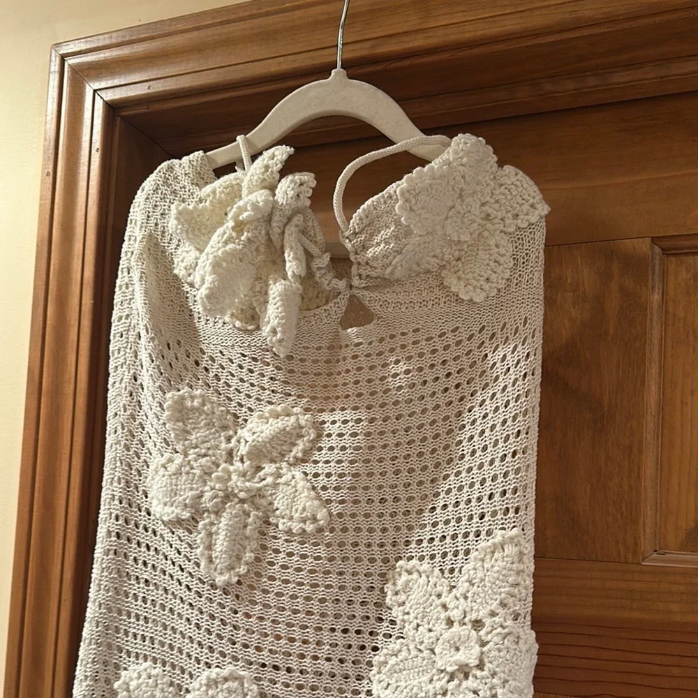 Elegant Cream Midi Dress - Picture 5 of 8